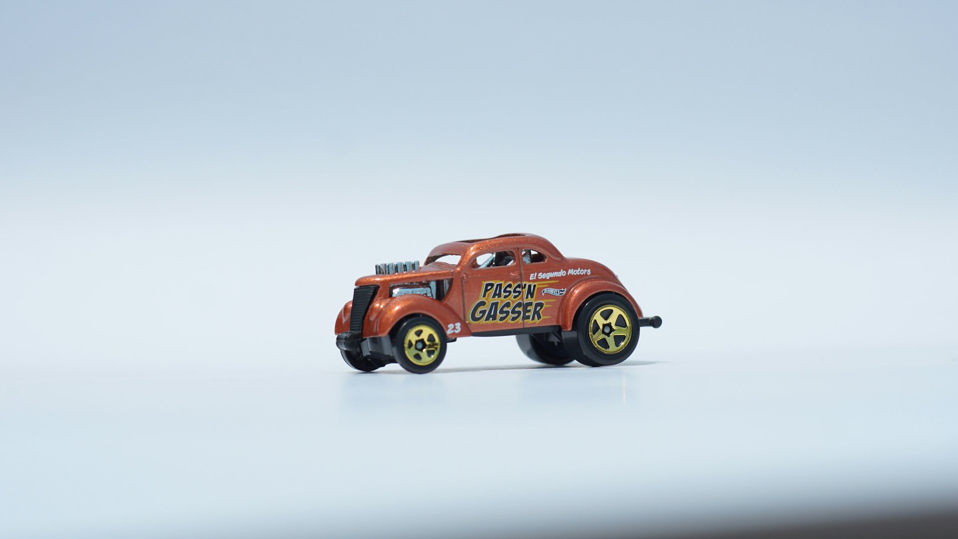 Hot Wheels orange track and garage set with toy cars